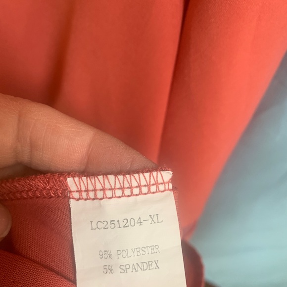 FREE ITEM WITH PURCHASE Gorgeous Roskiki V-neck, bell sleeve blouses!🤩👚😍 - Picture 5 of 8